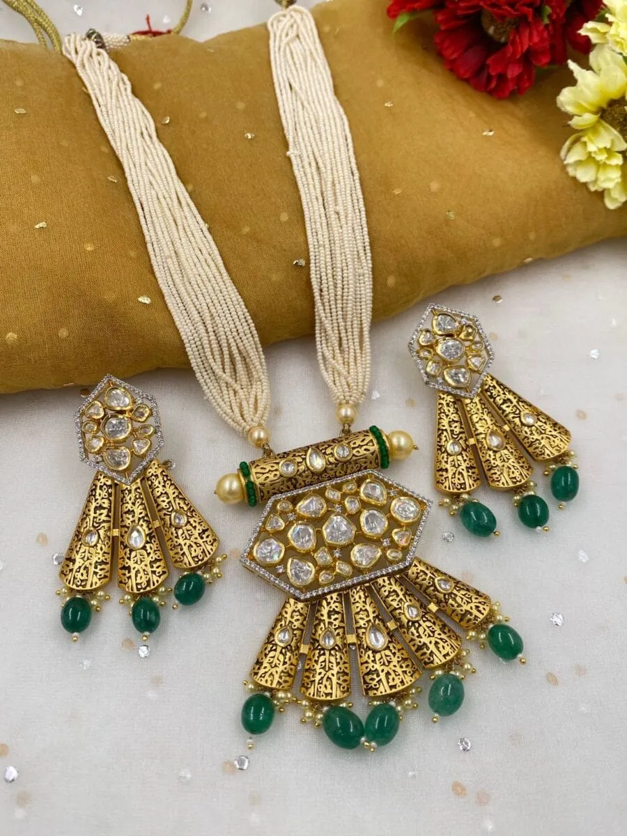 Designer Gold Toned Antique Kundan Pendant Wedding Necklace Set For Woman